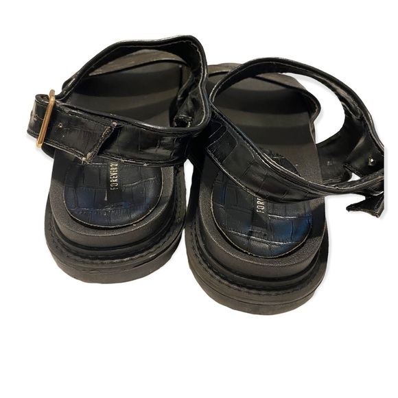 Dad sandal size 7.5 forever 21 mock croc detail - Picture 3 of 12
